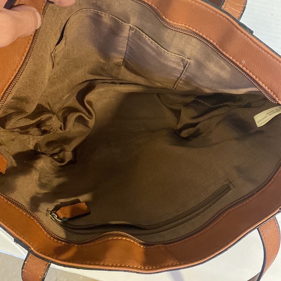 GUC. Stella and Max brown double striped shoulder bag with gold hardware. - Picture 11 of 16